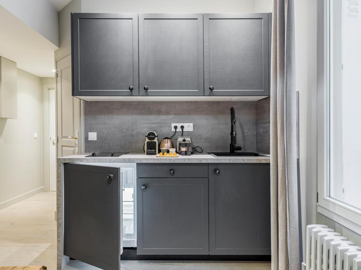 Fabulous Grey Apartment Париж Екстериор снимка