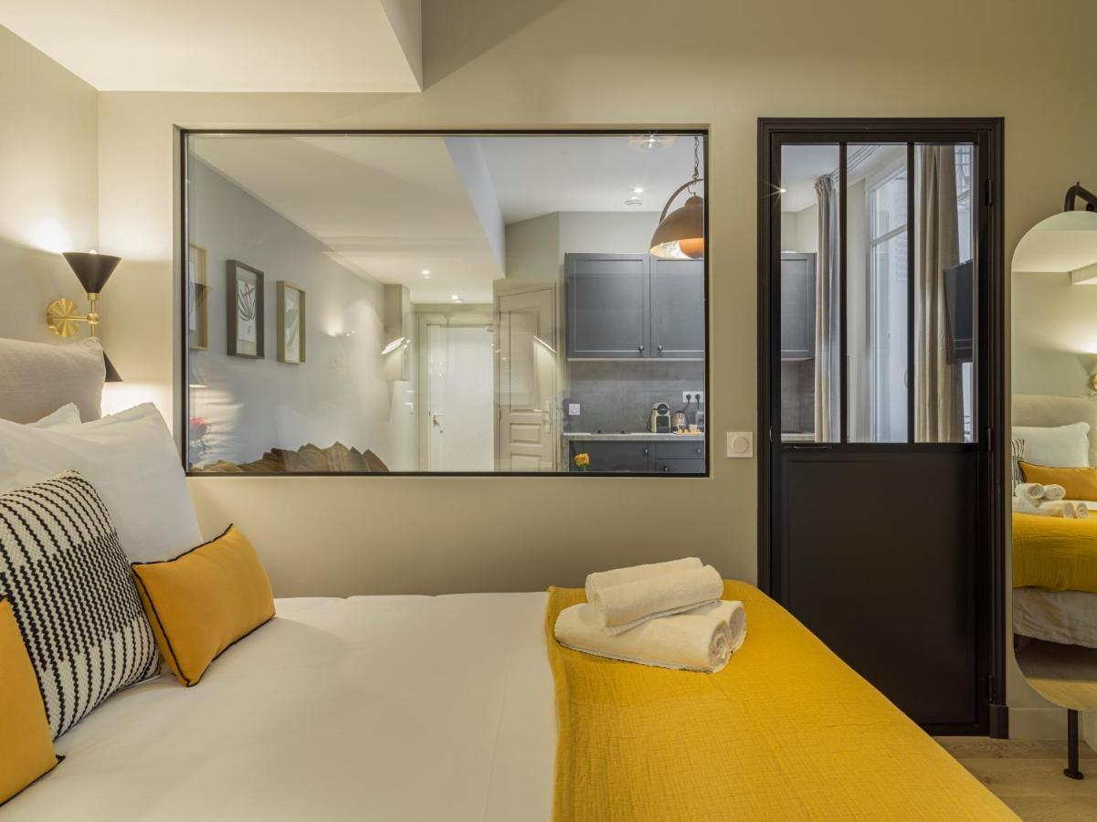 Fabulous Grey Apartment Париж Екстериор снимка