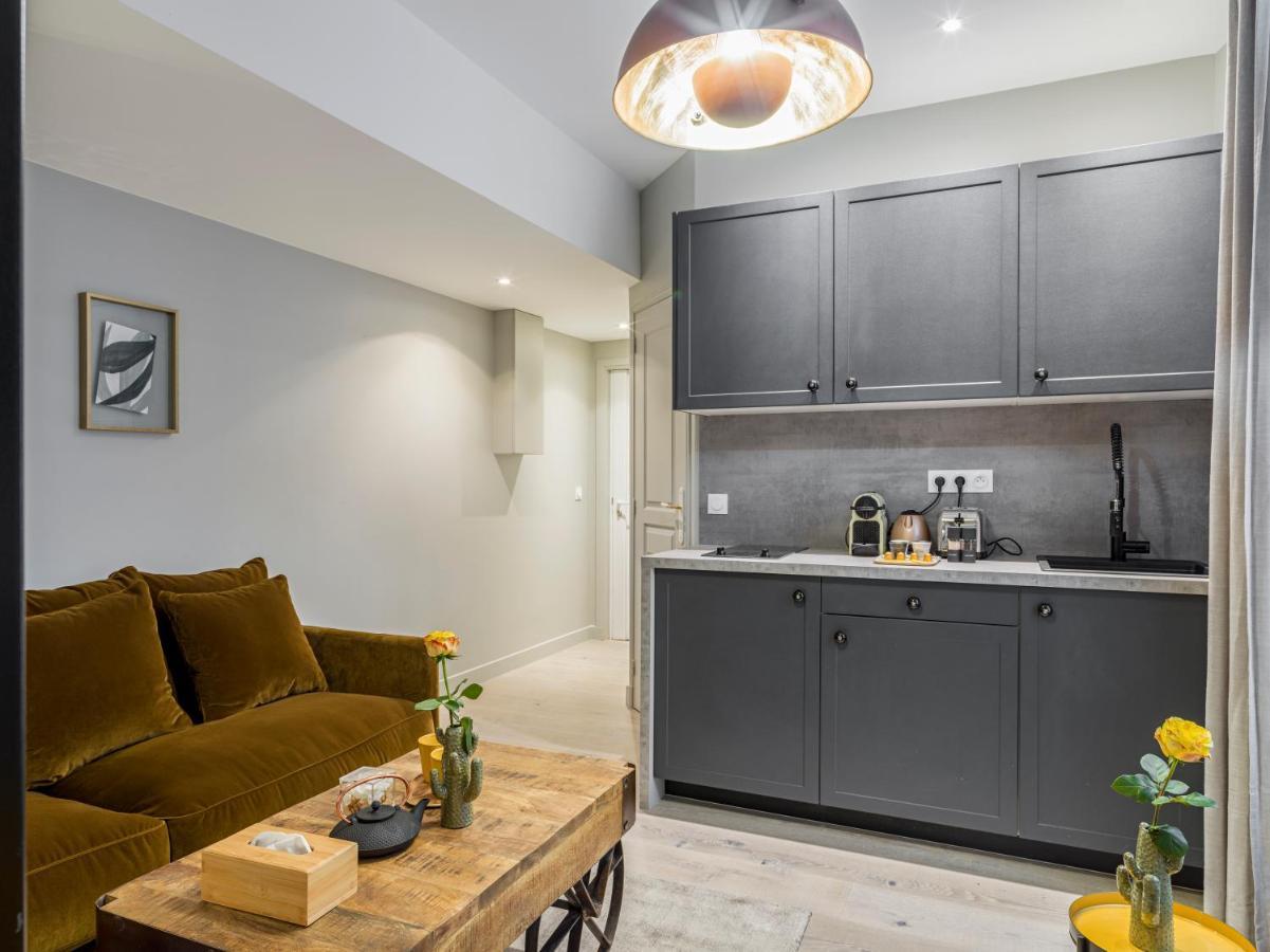 Fabulous Grey Apartment Париж Екстериор снимка