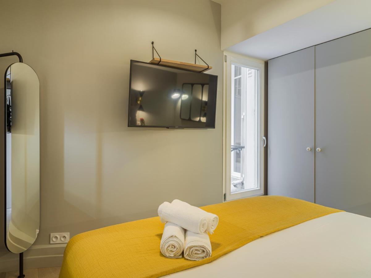 Fabulous Grey Apartment Париж Екстериор снимка