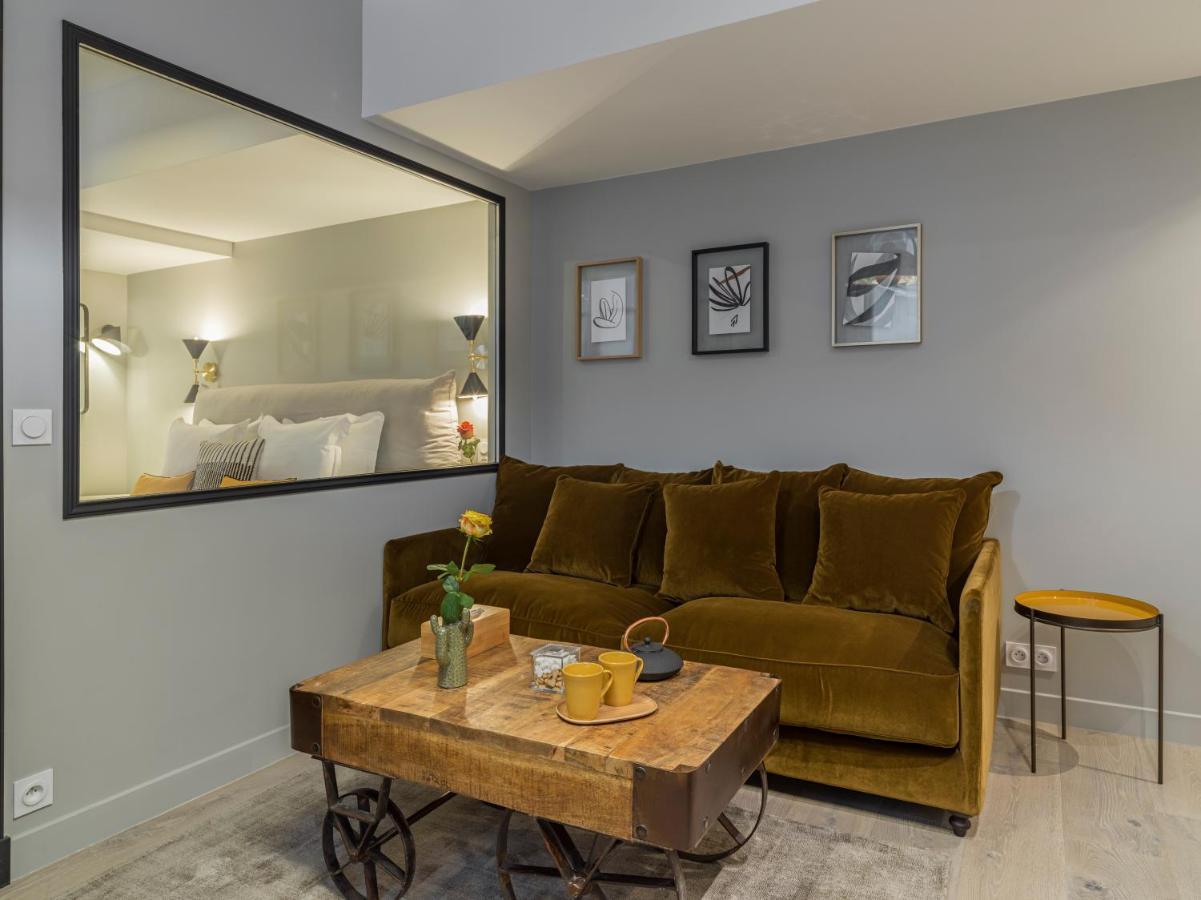 Fabulous Grey Apartment Париж Екстериор снимка