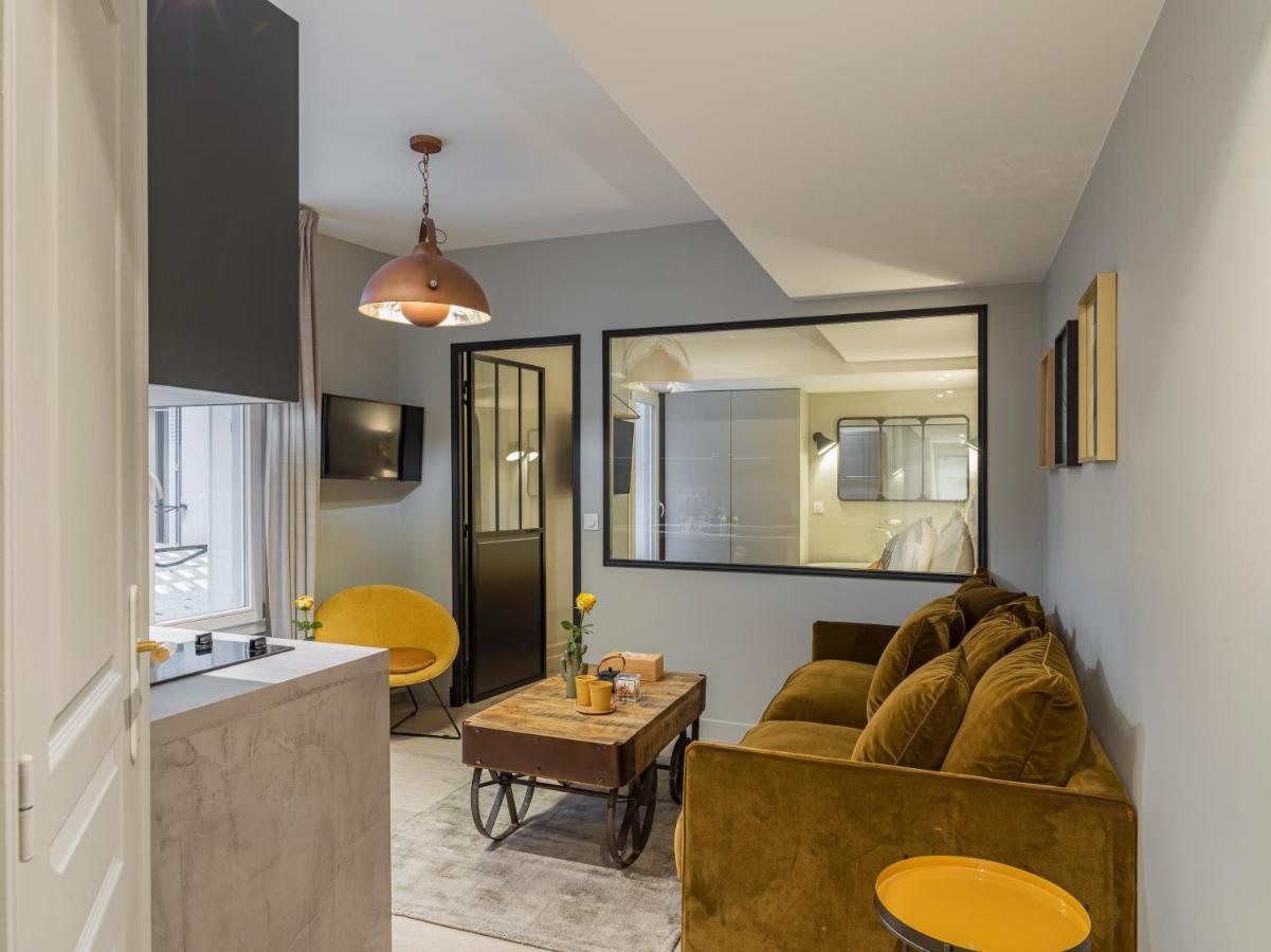 Fabulous Grey Apartment Париж Екстериор снимка